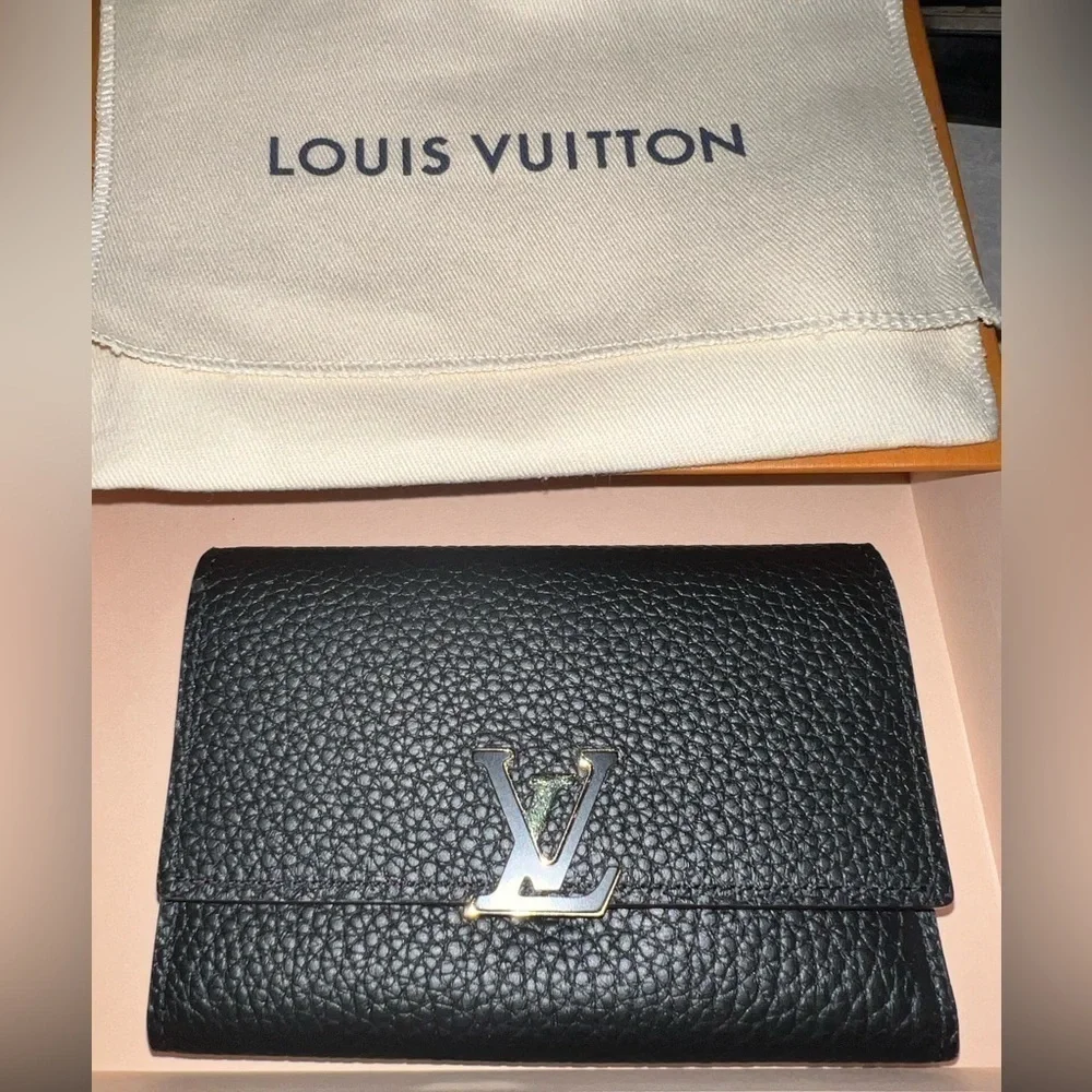 Capucines Compact Wallet in excellent used condition. - Picture 1 of 10